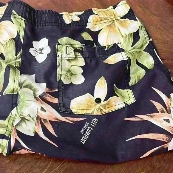 Floral pattern men’s swim shorts - Picture 2 of 2